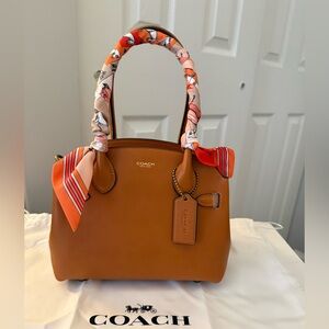 Coach Empire Carryall 21 with accent Scarf